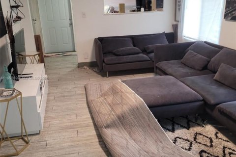 Casa en venta en Miami, Florida, 3 dormitorios, 87.14 m2 № 2062950 - foto 25