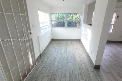 Casa en venta en Miami, Florida, 3 dormitorios, 87.14 m2 № 2062950 - foto 24