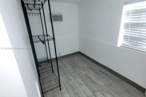 Casa en venta en Miami, Florida, 3 dormitorios, 87.14 m2 № 2062950 - foto 20