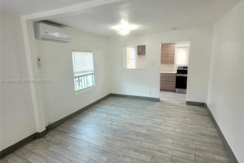 Casa en venta en Miami, Florida, 3 dormitorios, 87.14 m2 № 2062950 - foto 13