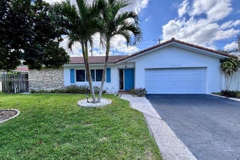 House in Boca Raton, Florida 4 bedrooms, 138.42 sq.m. № 1697106 - photo 1