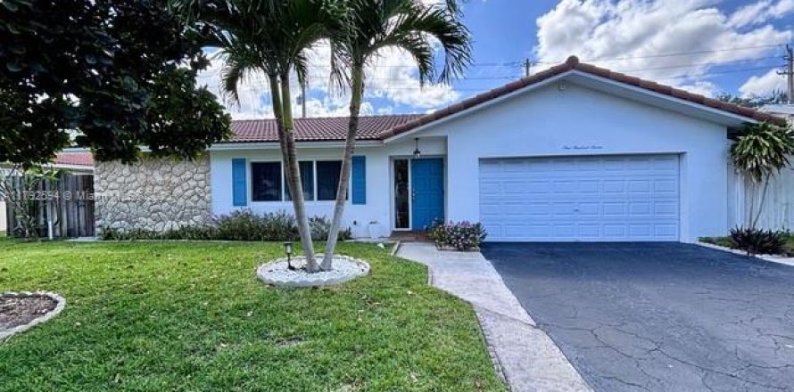 House in Boca Raton, Florida 4 bedrooms, 138.42 sq.m. № 1697106