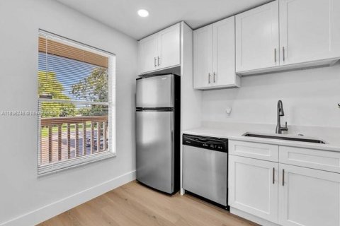 Condo in Tamarac, Florida, 2 bedrooms  № 1823842 - photo 4