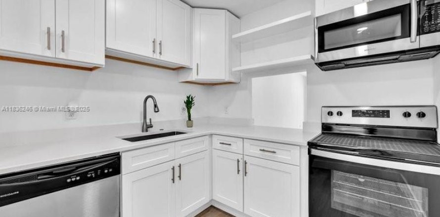 Condo in Tamarac, Florida, 2 bedrooms № 1823842