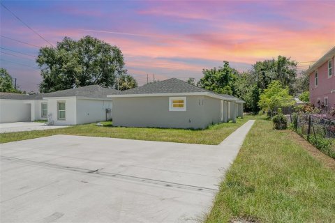 Duplex à vendre à Winter Haven, Floride: 4 chambres, 260.5 m2 № 1918649 - photo 2