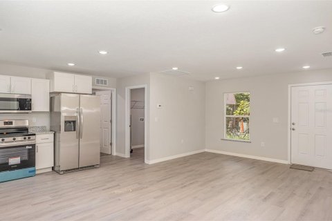 Duplex à vendre à Winter Haven, Floride: 4 chambres, 260.5 m2 № 1918649 - photo 8