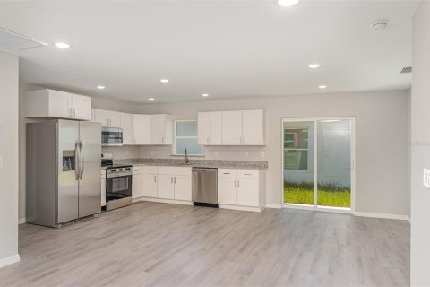 Duplex à vendre à Winter Haven, Floride: 4 chambres, 260.5 m2 № 1918649 - photo 4