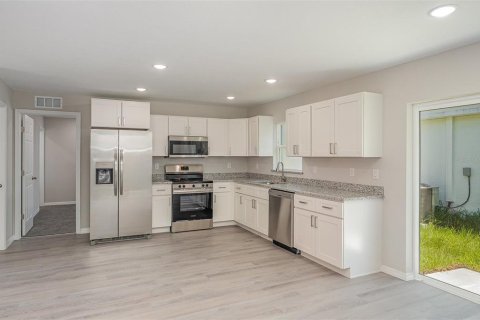 Duplex à vendre à Winter Haven, Floride: 4 chambres, 260.5 m2 № 1918649 - photo 5