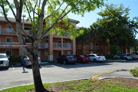 Condominio en venta en Davie, Florida, 2 dormitorios, 89.46 m2 № 1828749 - foto 1