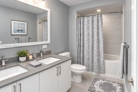 Copropriété à louer à Miami, Floride: 3 chambres, 133.59 m2 № 2402181 - photo 8
