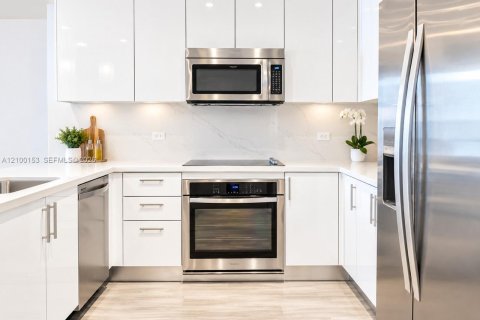 Copropriété à louer à Miami, Floride: 3 chambres, 133.59 m2 № 2402181 - photo 4
