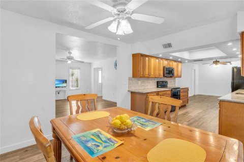 Casa en venta en Port Charlotte, Florida, 3 dormitorios, 204.01 m2 № 1529910 - foto 8