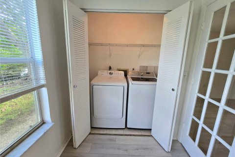 Condominio en venta en Sunrise, Florida, 2 dormitorios, 89.65 m2 № 1986588 - foto 9