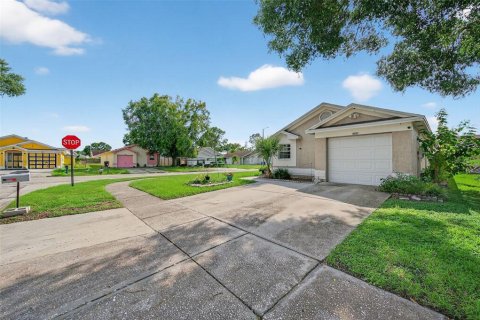 Casa en venta en Tampa, Florida, 3 dormitorios, 96.06 m2 № 1917874 - foto 2