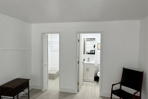 Снять в аренду квартиру в Майами, Флорида 1 спальня, 51.1м2, № 1994870 - фото 9