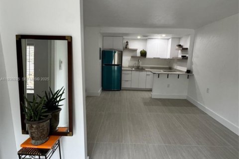 Снять в аренду квартиру в Майами, Флорида 1 спальня, 51.1м2, № 1994870 - фото 6