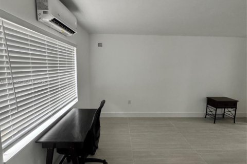 Снять в аренду квартиру в Майами, Флорида 1 спальня, 51.1м2, № 1994870 - фото 8