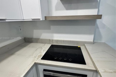 Снять в аренду квартиру в Майами, Флорида 1 спальня, 51.1м2, № 1994870 - фото 5