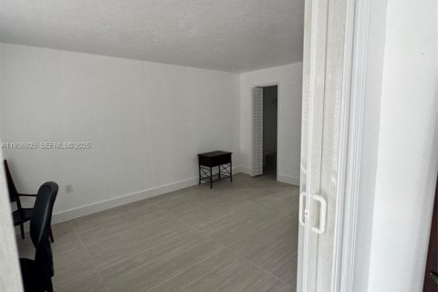 Снять в аренду квартиру в Майами, Флорида 1 спальня, 51.1м2, № 1994870 - фото 7