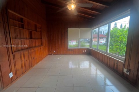 Снять в аренду виллу или дом в Халландейл-Бич, Флорида 1 спальня, № 1970820 - фото 2