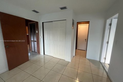 Снять в аренду виллу или дом в Халландейл-Бич, Флорида 1 спальня, № 1970820 - фото 11