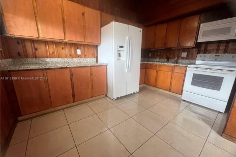 Снять в аренду виллу или дом в Халландейл-Бич, Флорида 1 спальня, № 1970820 - фото 6