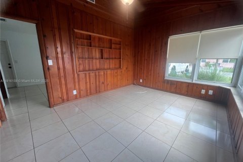 Снять в аренду виллу или дом в Халландейл-Бич, Флорида 1 спальня, № 1970820 - фото 4