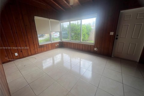 Снять в аренду виллу или дом в Халландейл-Бич, Флорида 1 спальня, № 1970820 - фото 3