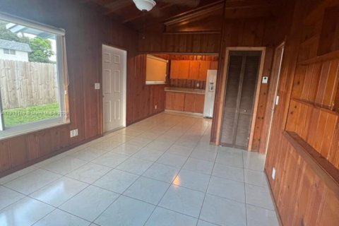 Снять в аренду виллу или дом в Халландейл-Бич, Флорида 1 спальня, № 1970820 - фото 7