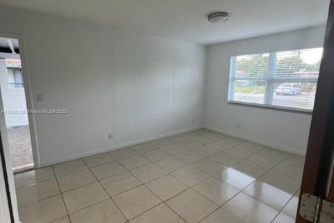 Снять в аренду виллу или дом в Халландейл-Бич, Флорида 1 спальня, № 1970820 - фото 10