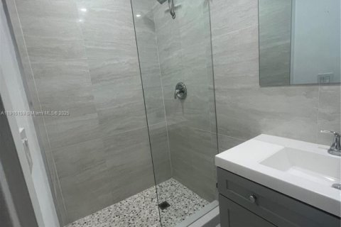 Снять в аренду виллу или дом в Халландейл-Бич, Флорида 1 спальня, № 1970820 - фото 12