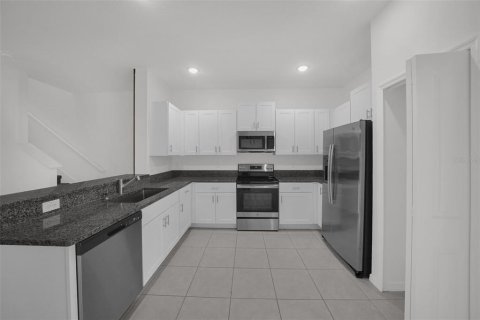 Townhouse in San Antonio, Florida 3 bedrooms, 151.8 sq.m. № 2352358 - photo 13
