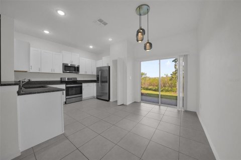 Townhouse in San Antonio, Florida 3 bedrooms, 151.8 sq.m. № 2352358 - photo 8