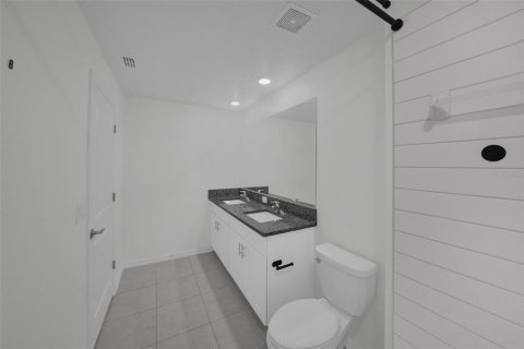 Townhouse in San Antonio, Florida 3 bedrooms, 151.8 sq.m. № 2352358 - photo 23