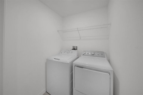 Townhouse in San Antonio, Florida 3 bedrooms, 151.8 sq.m. № 2352358 - photo 30