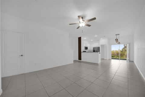 Townhouse in San Antonio, Florida 3 bedrooms, 151.8 sq.m. № 2352358 - photo 5