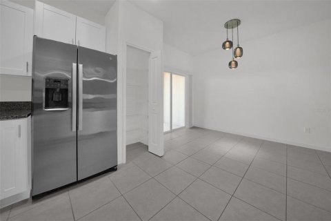 Townhouse in San Antonio, Florida 3 bedrooms, 151.8 sq.m. № 2352358 - photo 11