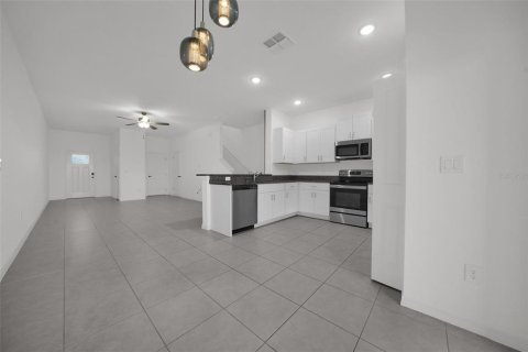 Townhouse in San Antonio, Florida 3 bedrooms, 151.8 sq.m. № 2352358 - photo 9