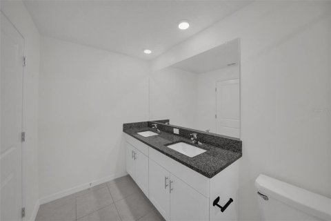 Townhouse in San Antonio, Florida 3 bedrooms, 151.8 sq.m. № 2352358 - photo 21