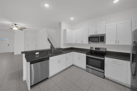 Townhouse in San Antonio, Florida 3 bedrooms, 151.8 sq.m. № 2352358 - photo 10