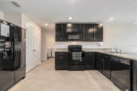 House in Zephyrhills, Florida 3 bedrooms, 130.53 sq.m. № 1893943 - photo 7