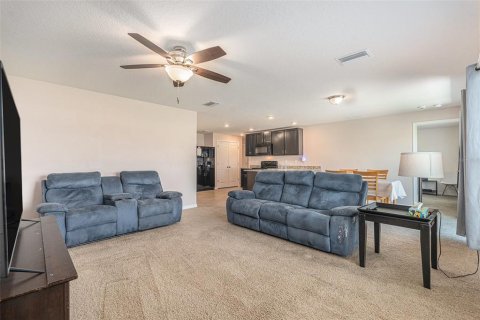 House in Zephyrhills, Florida 3 bedrooms, 130.53 sq.m. № 1893943 - photo 15