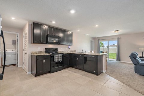 House in Zephyrhills, Florida 3 bedrooms, 130.53 sq.m. № 1893943 - photo 8