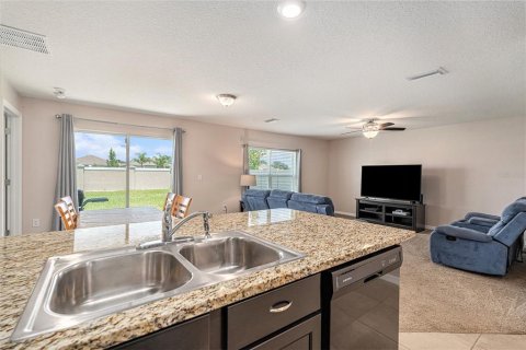 House in Zephyrhills, Florida 3 bedrooms, 130.53 sq.m. № 1893943 - photo 10
