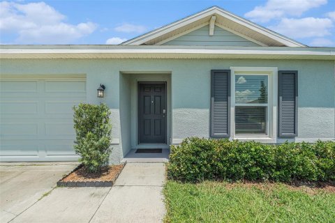 House in Zephyrhills, Florida 3 bedrooms, 130.53 sq.m. № 1893943 - photo 4