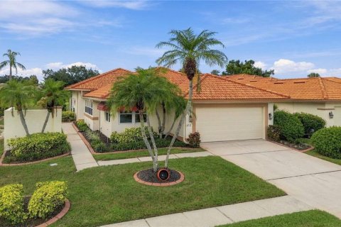 House in Bradenton, Florida 2 bedrooms, 155.8 sq.m. № 2364884