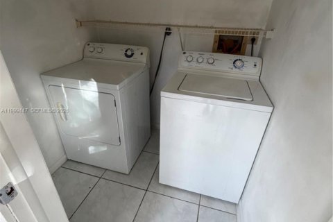 Снять в аренду кондоминиум в Майами, Флорида 2 спальни, 80.82м2, № 2064202 - фото 4