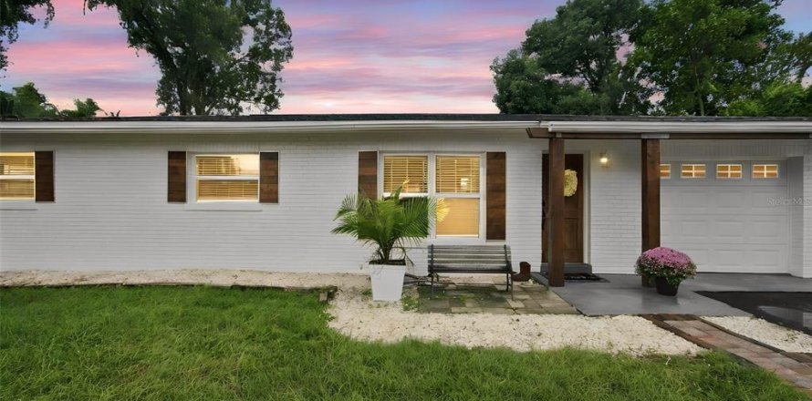 House in Seminole, Florida 3 bedrooms, 106.28 sq.m. № 2408697