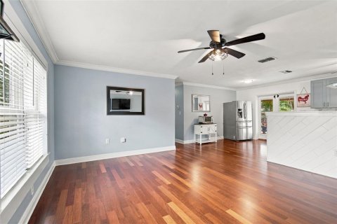 House in Seminole, Florida 3 bedrooms, 106.28 sq.m. № 2408697 - photo 2
