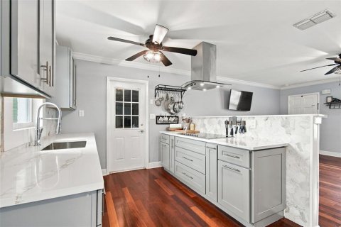 House in Seminole, Florida 3 bedrooms, 106.28 sq.m. № 2408697 - photo 12
